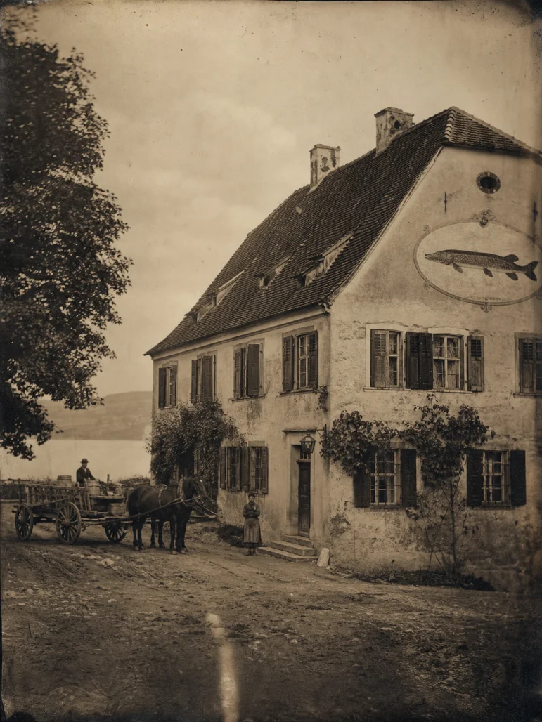 Historische Sepia-Aufnahme des Hauses als Gasthaus Zum Hecht